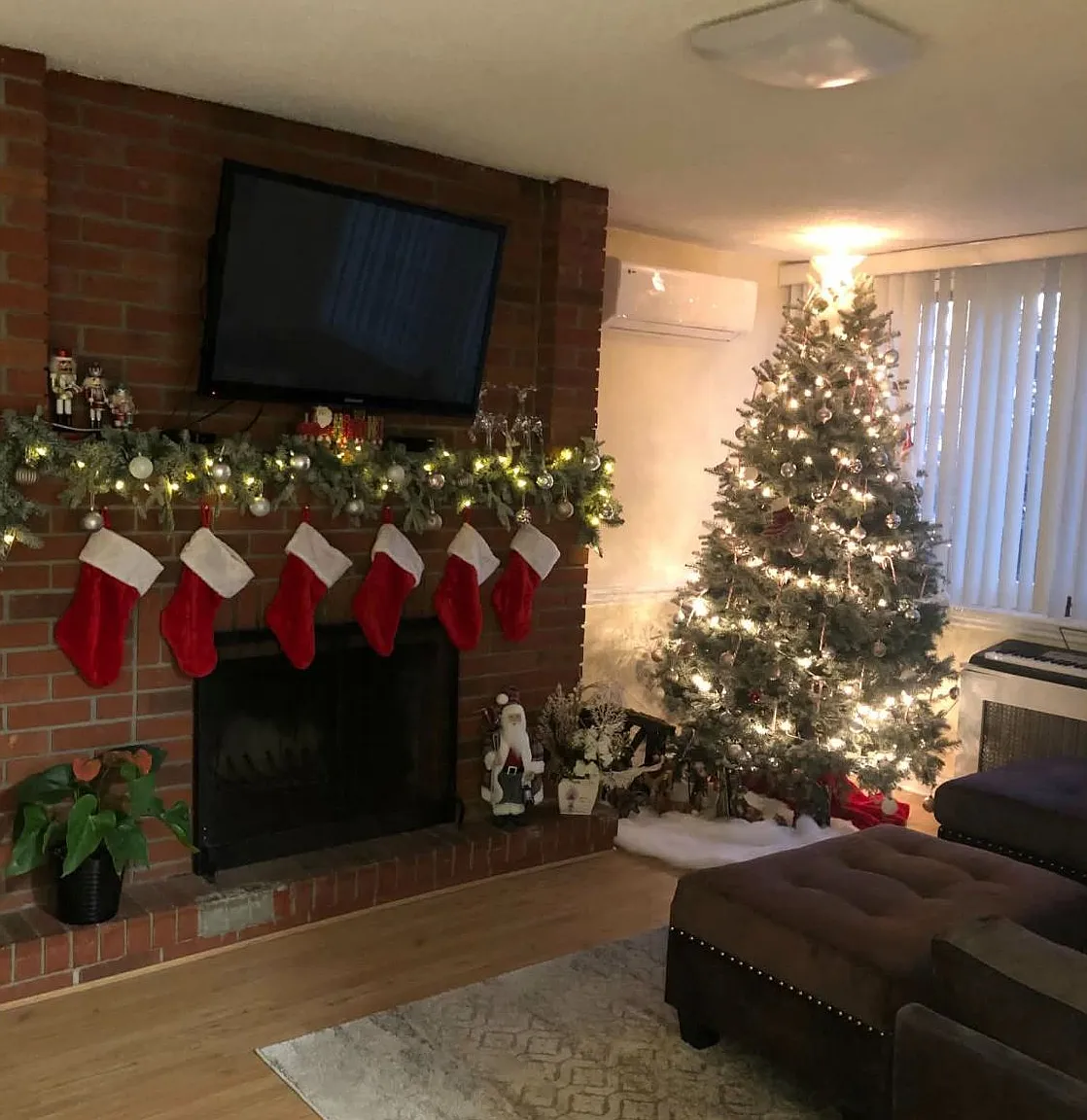 4 bed, $3,800 — Photo 1