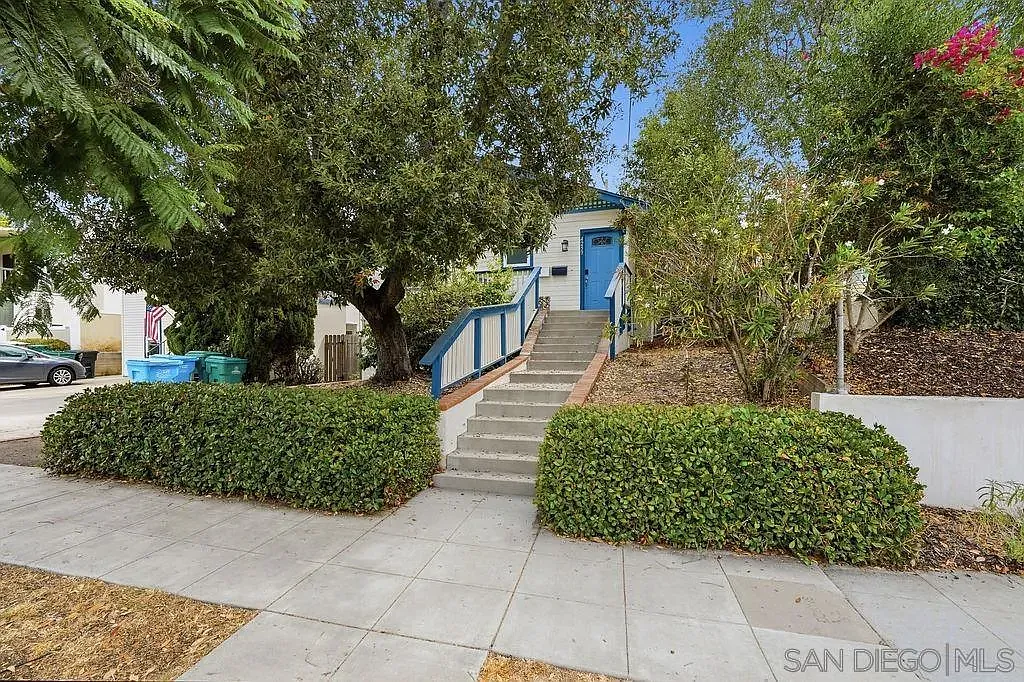 3 bed, 2.0 bath, 1446 sqft, $5,500 — Photo 2