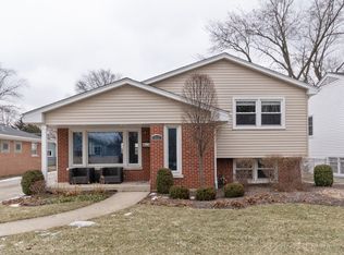 813 S Swain Ave, Elmhurst, IL 60126