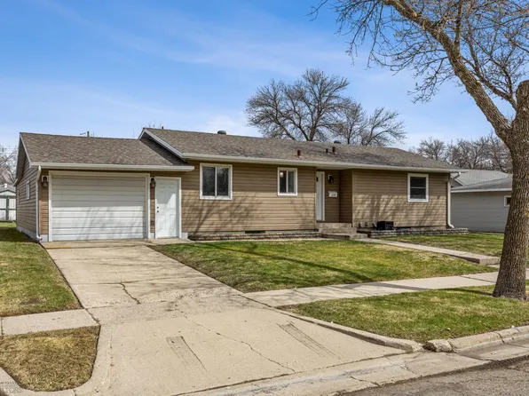 120 9th Ave E, West Fargo, ND 58078