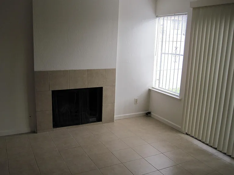 1221 N Peach Ave #112 — Photo 4
