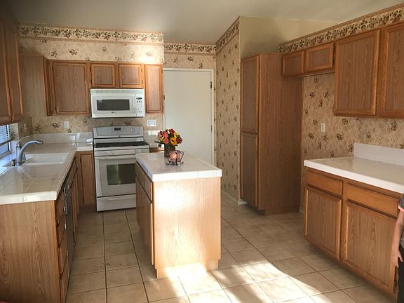 5th image of 940 Laguna Ct