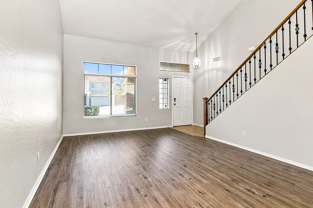 3 bed, 2.5 bath, 1972 sqft, $2,210 — Photo 4