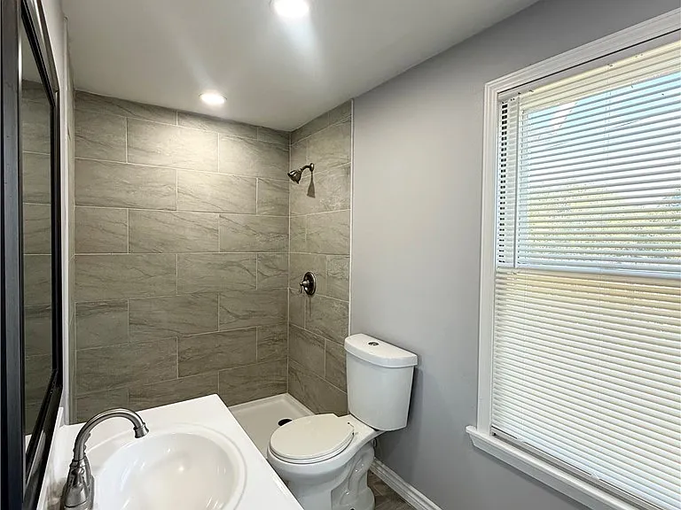 1722 Trenton Dr — Photo 9