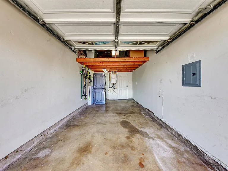 961 Florence St — Photo 24