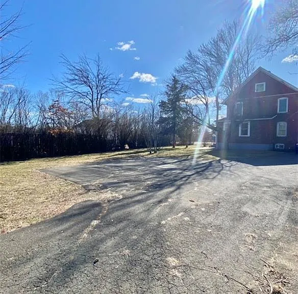 18 Devine St — Photo 17