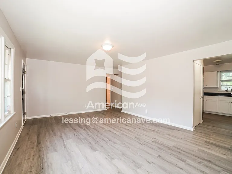 1269649_002_living_room_13833240.jpg