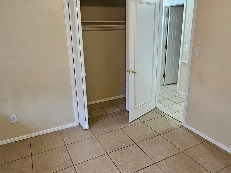 2613 SW 63rd Pl — Photo 6