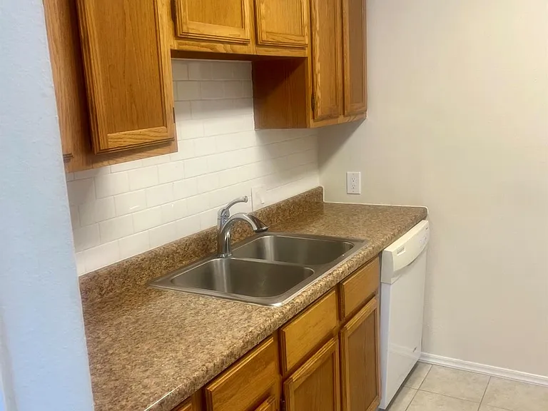 426 Sailmaster St — Photo 4