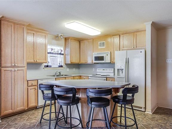 5th image of 403 Wilbanks Dr