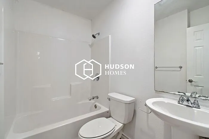 1312 Oak St — Photo 10