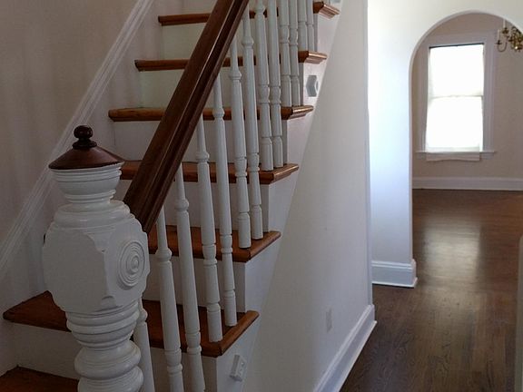 5th image of 128 Lenox Ave