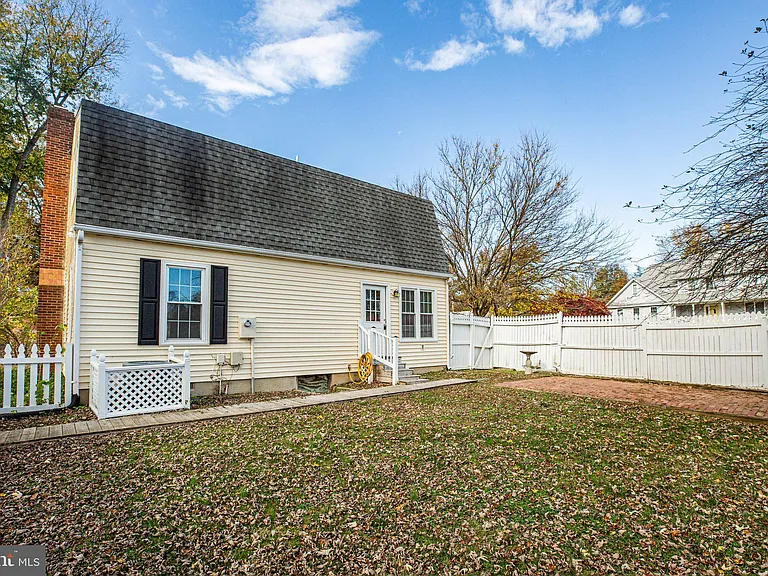 1445 Heatherstone Dr — Photo 31