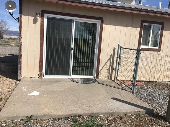 Sliding glass door off of Kitchen/ Dinning!