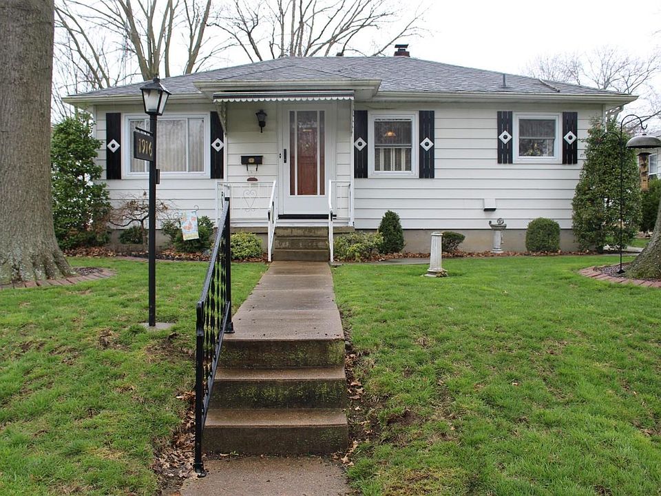 1st image of 1916 Lemon Street Dr