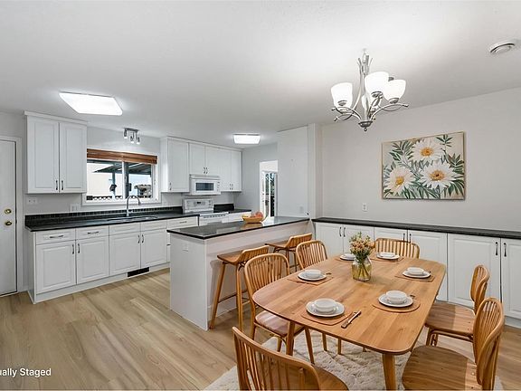 3rd image of 753 Marchmont Rd