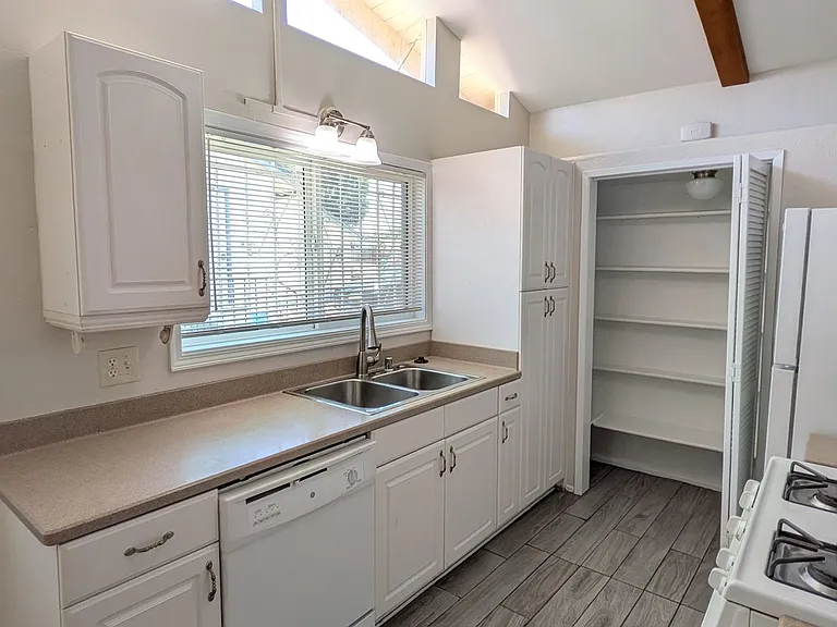 5778 Roswell St — Photo 3