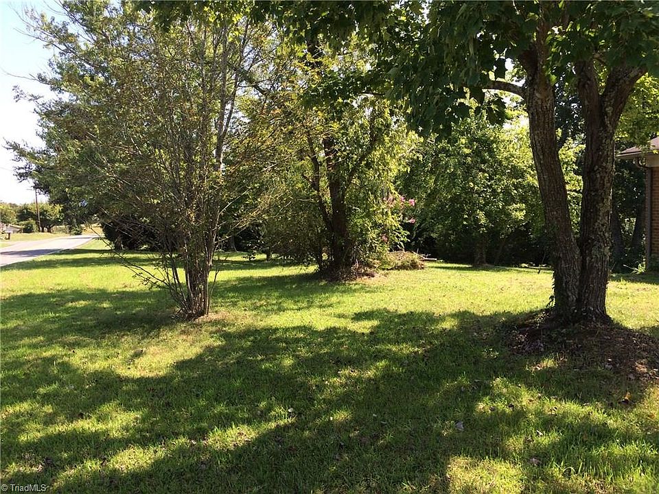 2nd image of 376 Epworth Rd
