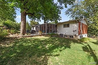 3rd image of 1045 Fernview Dr