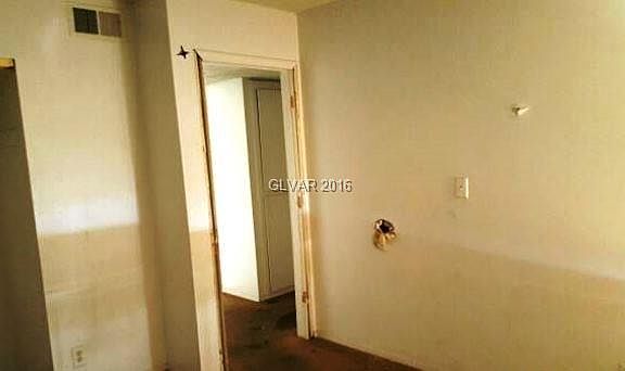 4th image of 3421 Villa Way