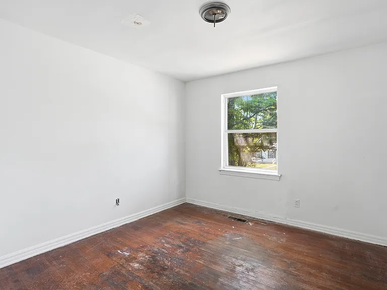 7827 Rugby Ave — Photo 13