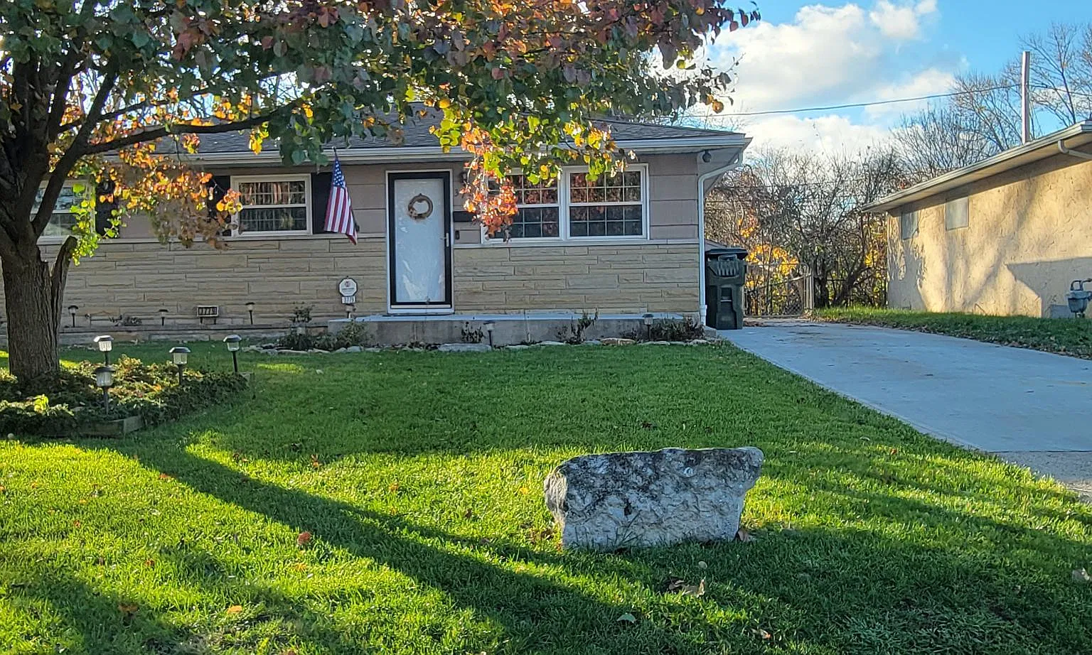 3 bed, 1125 sqft, $1,650 — Photo 1