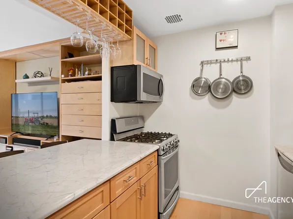 253 West 73rd Street image 2 of 7