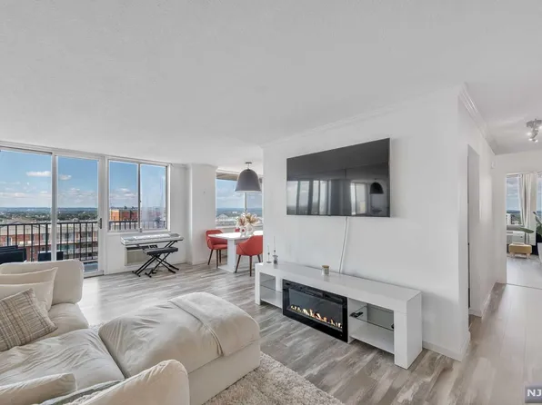 160 Overlook Ave APT 24F, Hackensack, NJ 07601