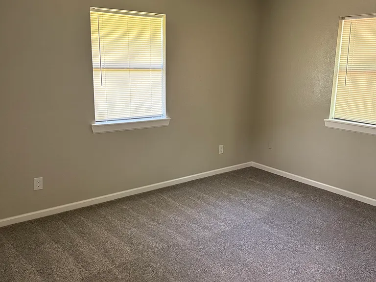 626 Sunset Rd — Photo 3