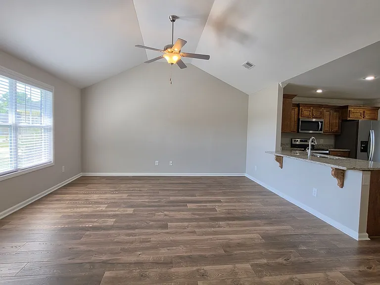 588 Brushwood Dr — Photo 8