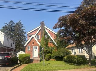 1900 Carleton Pl, Baldwin, NY 11510