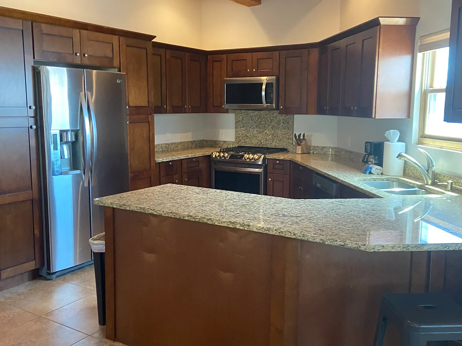 2 bed, 1100 sqft, $2,100 — Photo 1