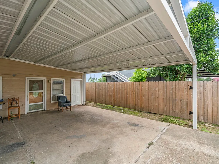 303 Linwood St #1/2 — Photo 17
