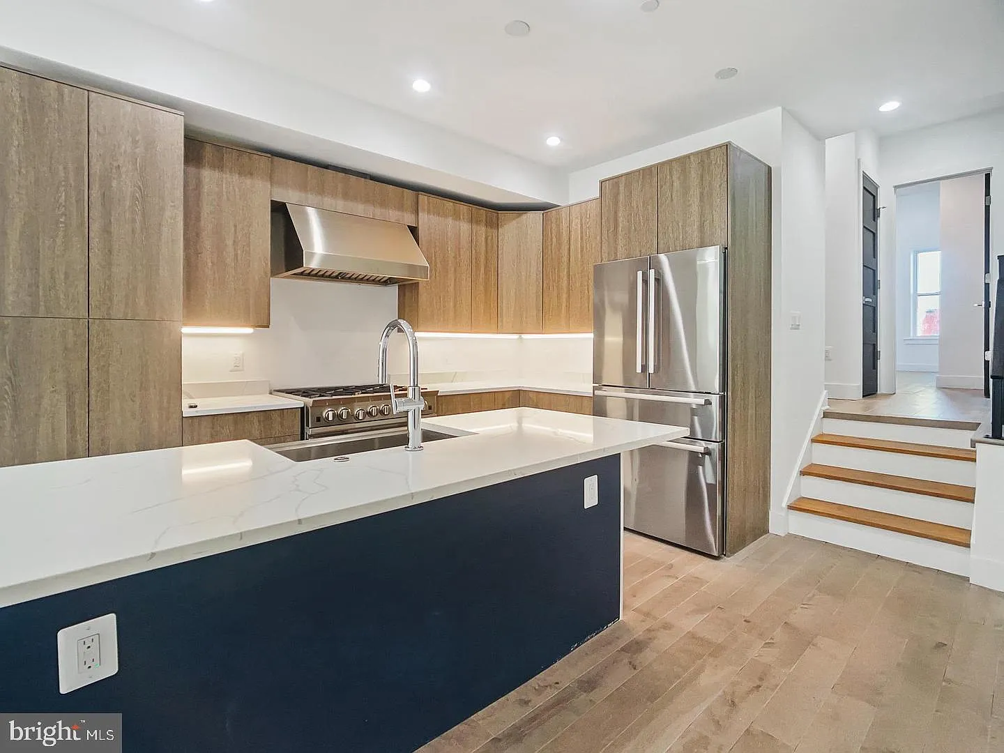 3 bed, 2.5 bath, 1305 sqft, $5,499 — Photo 4