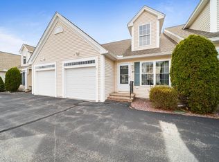 27 Pleasant St, Windham, NH 03087