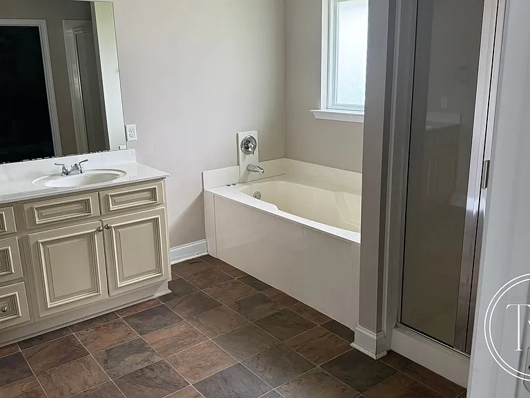 709 English Oak Dr — Photo 16