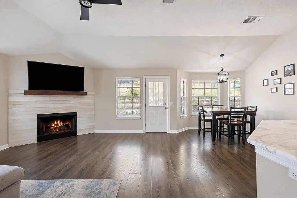 3 bed, 2.0 bath, 1797 sqft, $2,800 — Photo 4