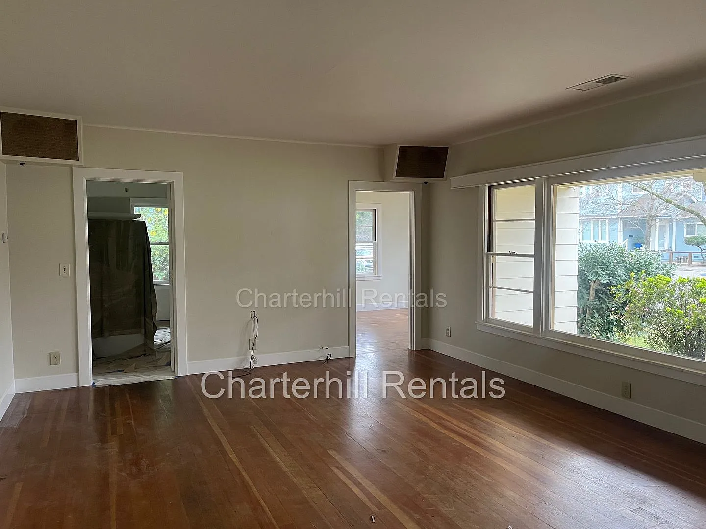 Spacious home with hardwood floors and large yard convenient to downtown Cloverdale! — Photo 4