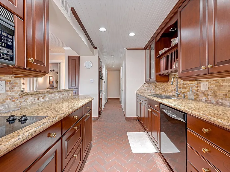 6329 Del Monte Dr #100 — Photo 22
