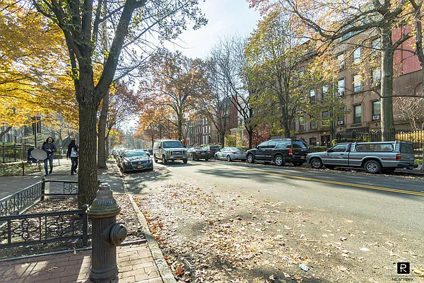 Sold by R New York | media 25