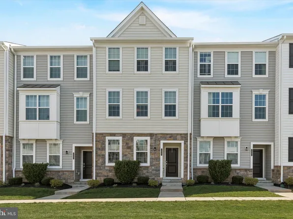 38 Jessop Ln, Hatboro, PA 19040