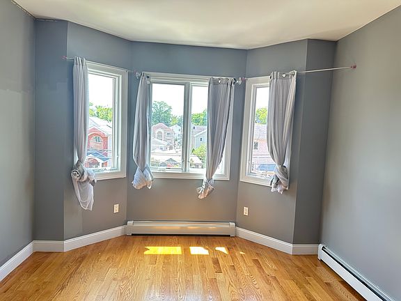 5th image of 317 Armstrong Ave #1