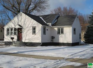 306 5th St NE, Sioux Center, IA 51250