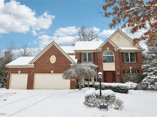 15295 Old Oak Dr, Strongsville, OH 44149