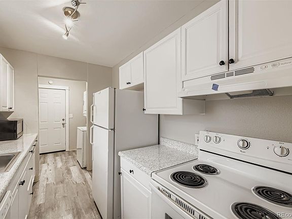 4th image of 2511 S Broadway