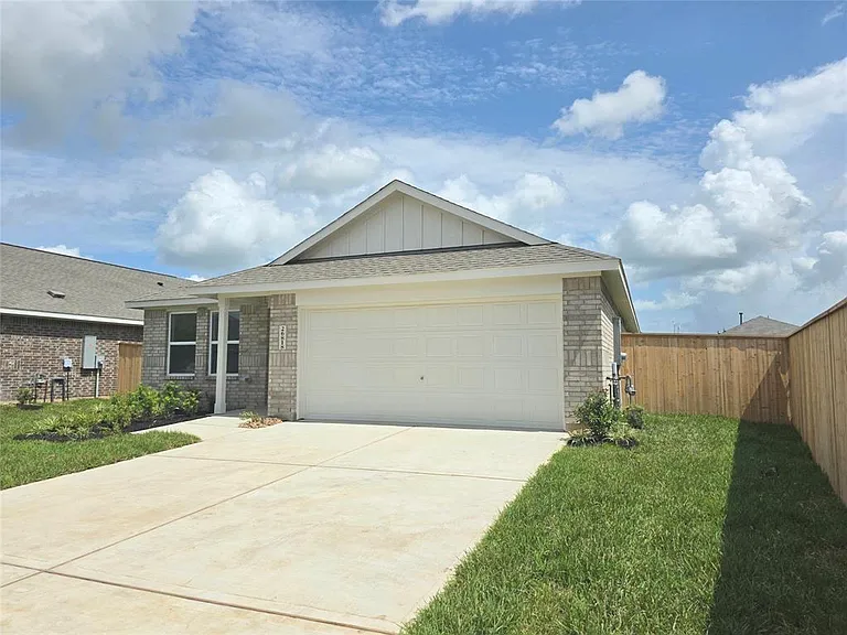 26818 Zebra Grass Dr — Photo 2