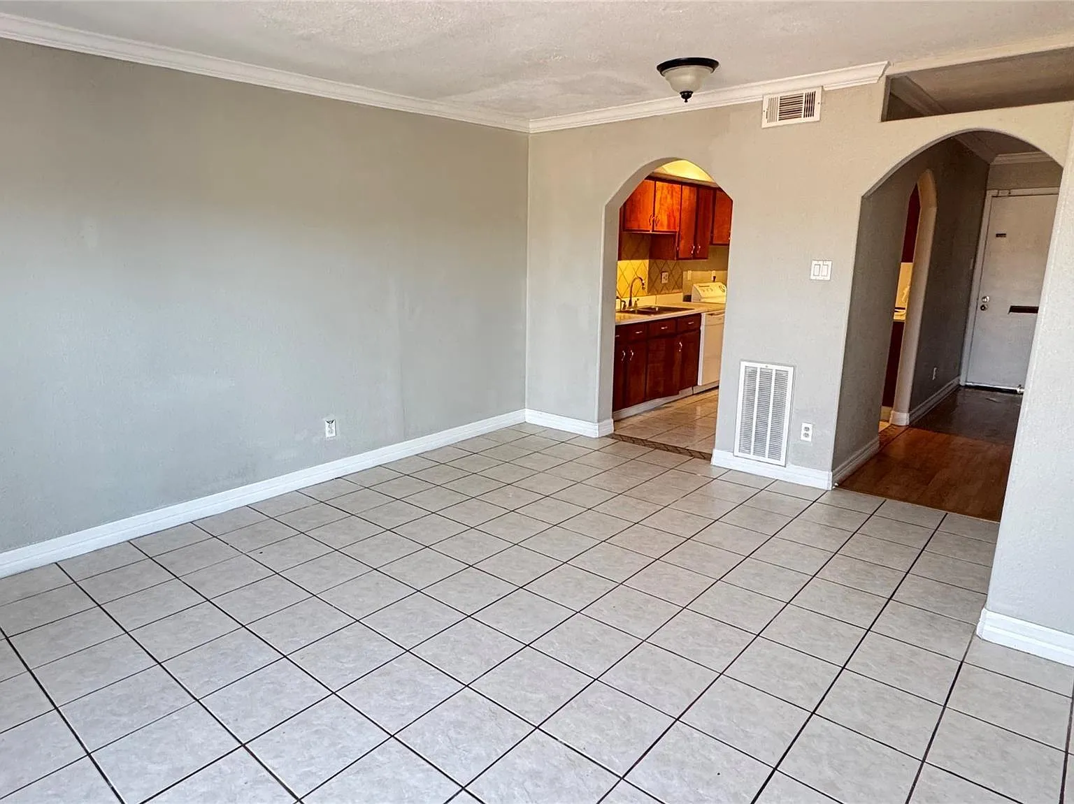 2 bed, 1.5 bath, 1122 sqft, $1,200 — Photo 1