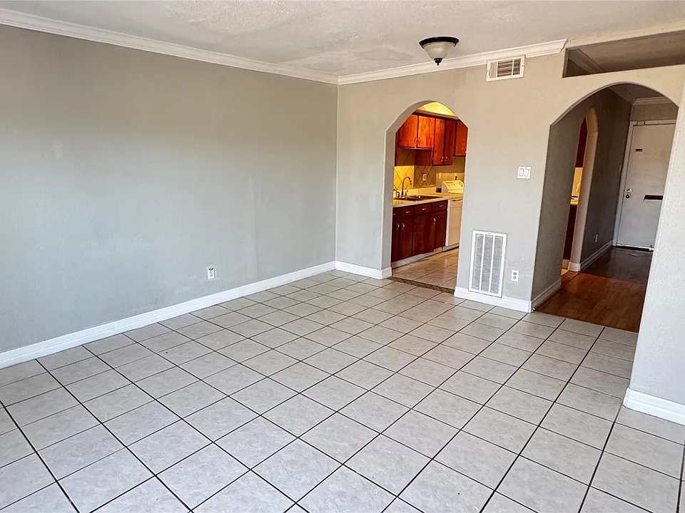 7818 Grove Ridge Dr