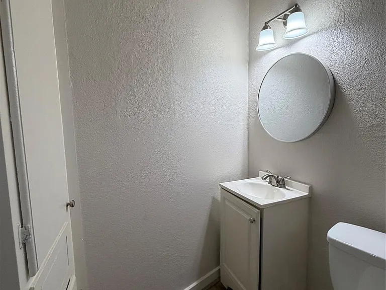 4811 Oakland St #10 — Photo 12