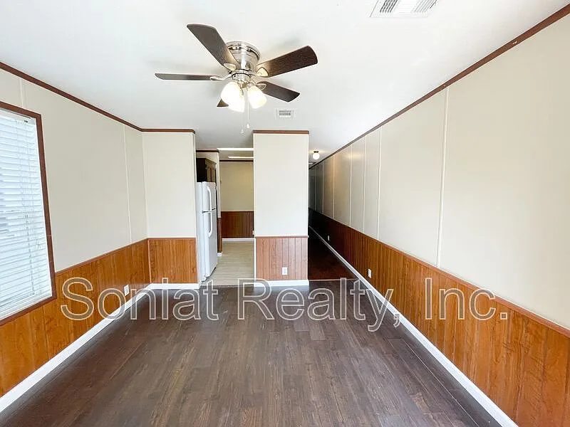 3 bed, 2.0 bath, 864 sqft, $1,250 — Photo 2